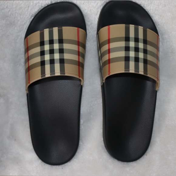 Like new Burberry slides - Picture 3 of 5